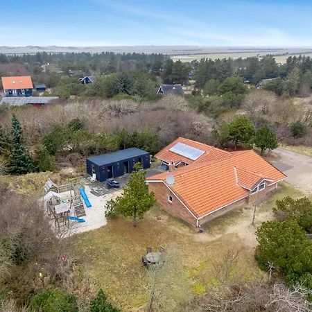 Large Pool House With Activity - 1014 Holiday home