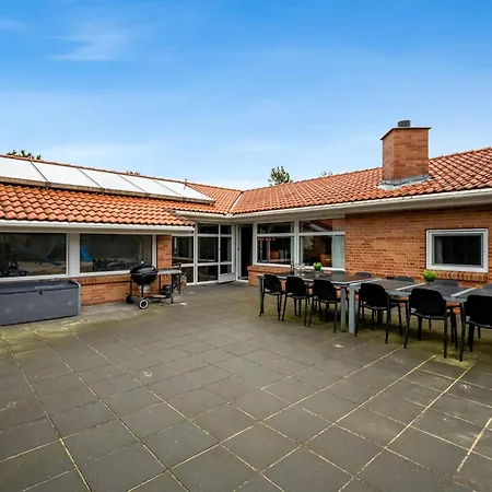 Large Pool House With Activity - 1014 *