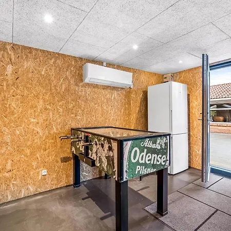 Large Pool House With Activity - 1014