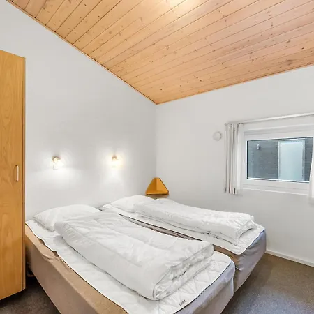 Large Pool House With Activity - 1014