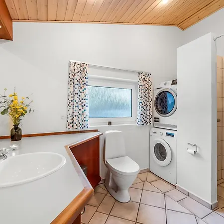 Large Pool House With Activity - 1014 *