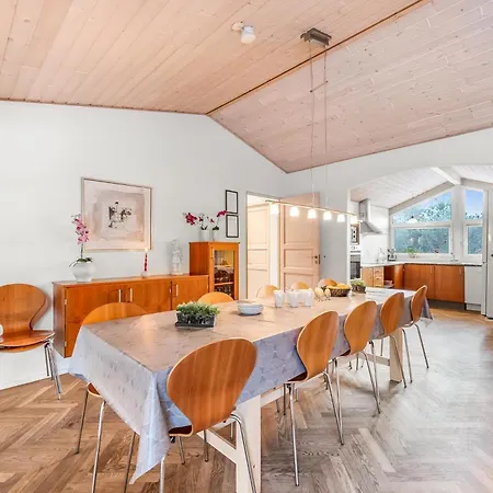 Large Pool House With Activity - 1014 *