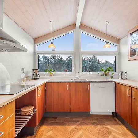 Large Pool House With Activity - 1014