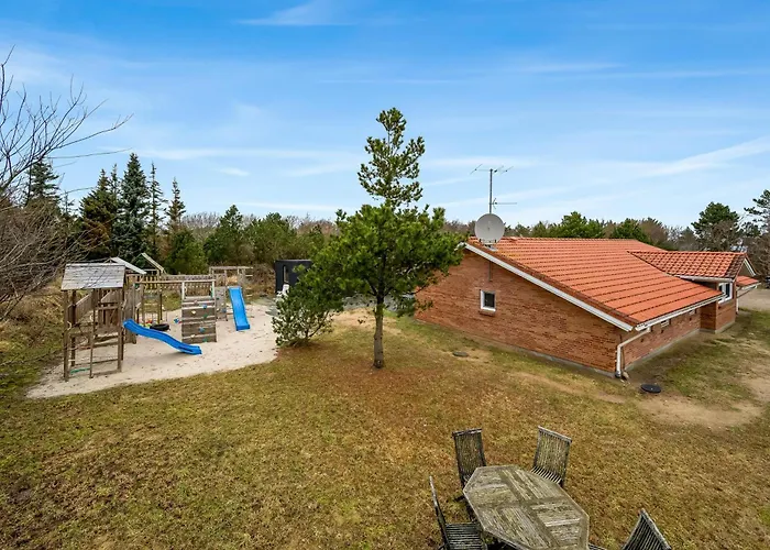 Дом отдыха Large Pool House With Activity - 1014