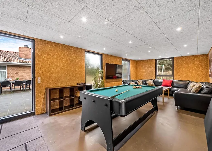 Large Pool House With Activity - 1014 بيت للعطل *