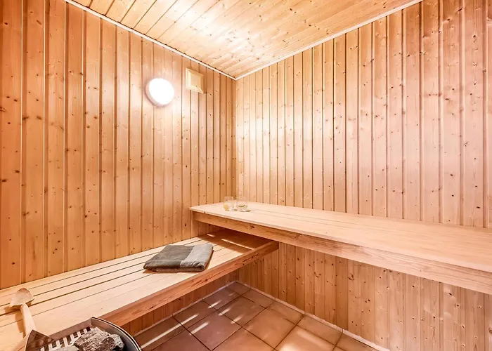 Дом отдыха Large Pool House With Activity - 1014 *