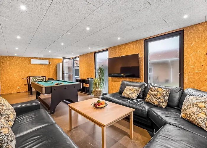 بيت للعطل Large Pool House With Activity - 1014